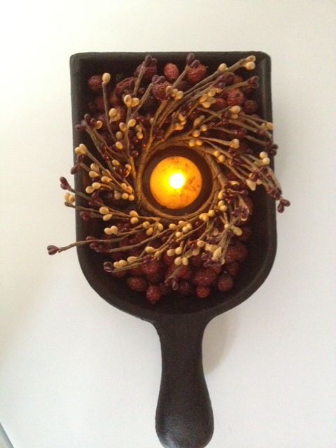 Candle, Black Scoop With Tea Light Candle, Scented Rosehips And Berries